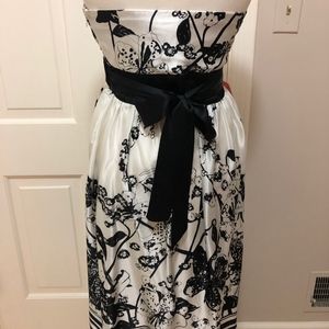 Maternite Dresses - Maternite Black and White Strapless Tie-Back Maternite Dresses - Maternite Black and White Strapless Tie-Back
